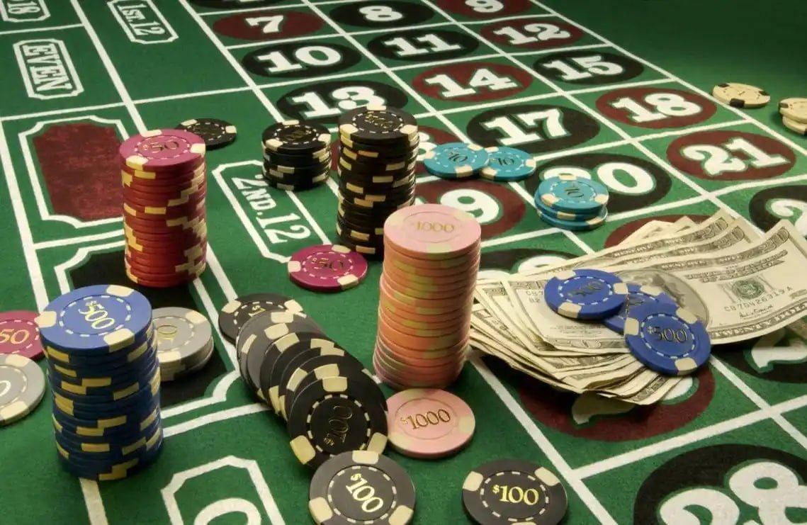 Ilustrasi Bermain Sportsbook dan Casino Online di tombak188, platform terpercaya Indonesia